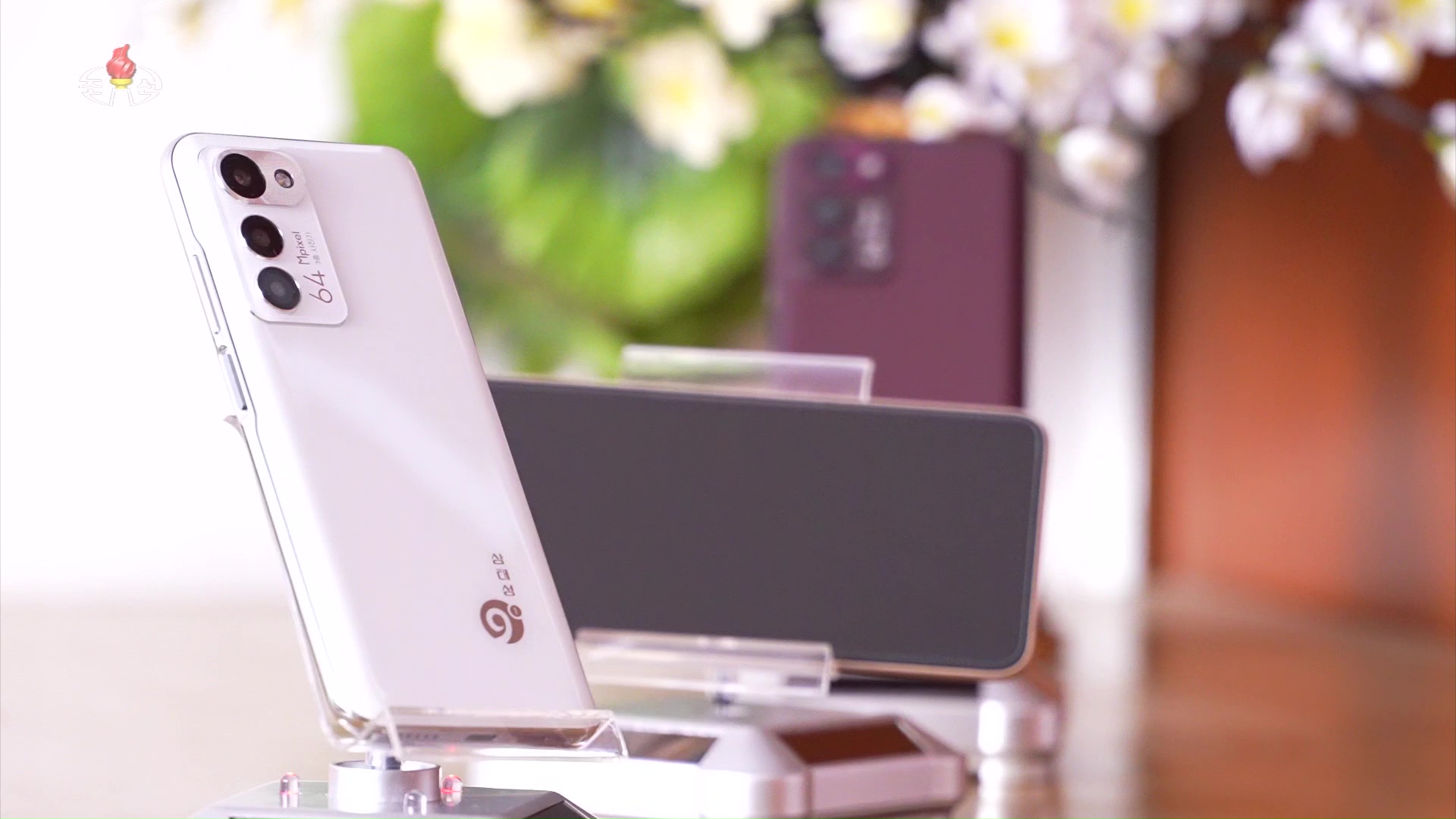 North Korea’s Smartphone Market Expands as Border Restrictions End