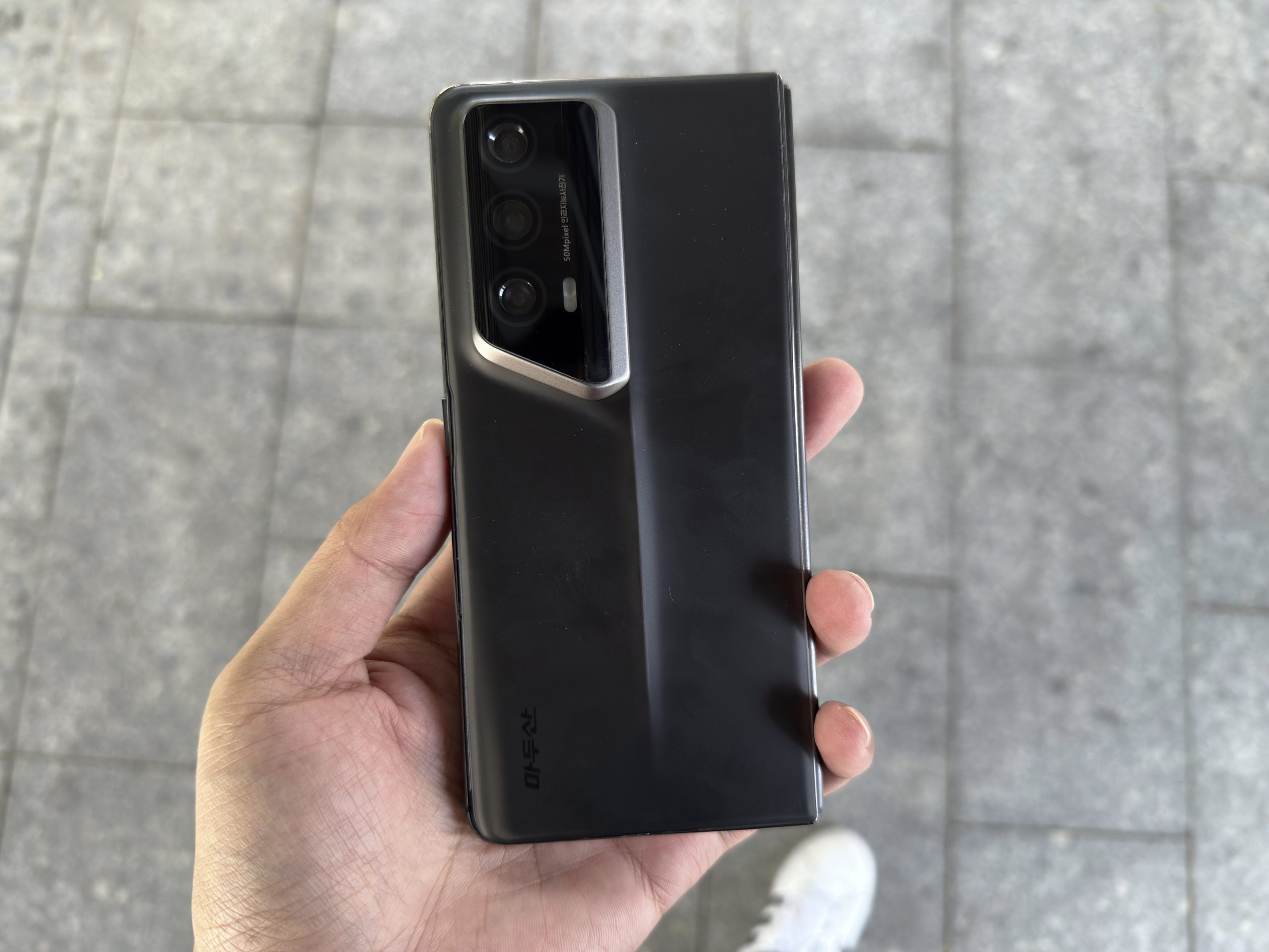 North Korea’s Fold and Flip Phones for the Wealthy